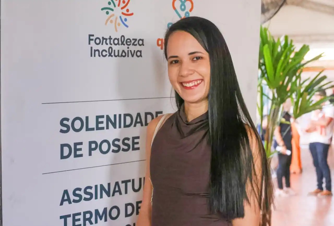 Antônia Thaís posa para a foto